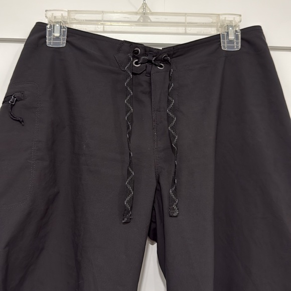 Patagonia women’s board shorts, black size 6 - Picture 1 of 3